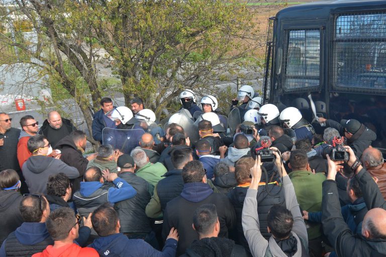 Καταγγελία για αστυνομική βία στη Νίκαια – Μαρτυρία της Χαρούλας Διβάνη για τον τραυματισμό του συζύγου της