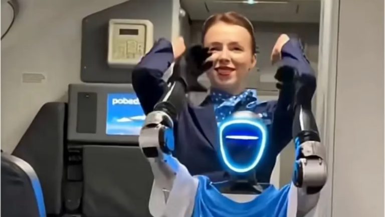 Η πρώτη πτήση με ανθρωπόμορφο ρομπότ σε ρόλο αεροσυνοδού είναι πλέον πραγματικότητα
