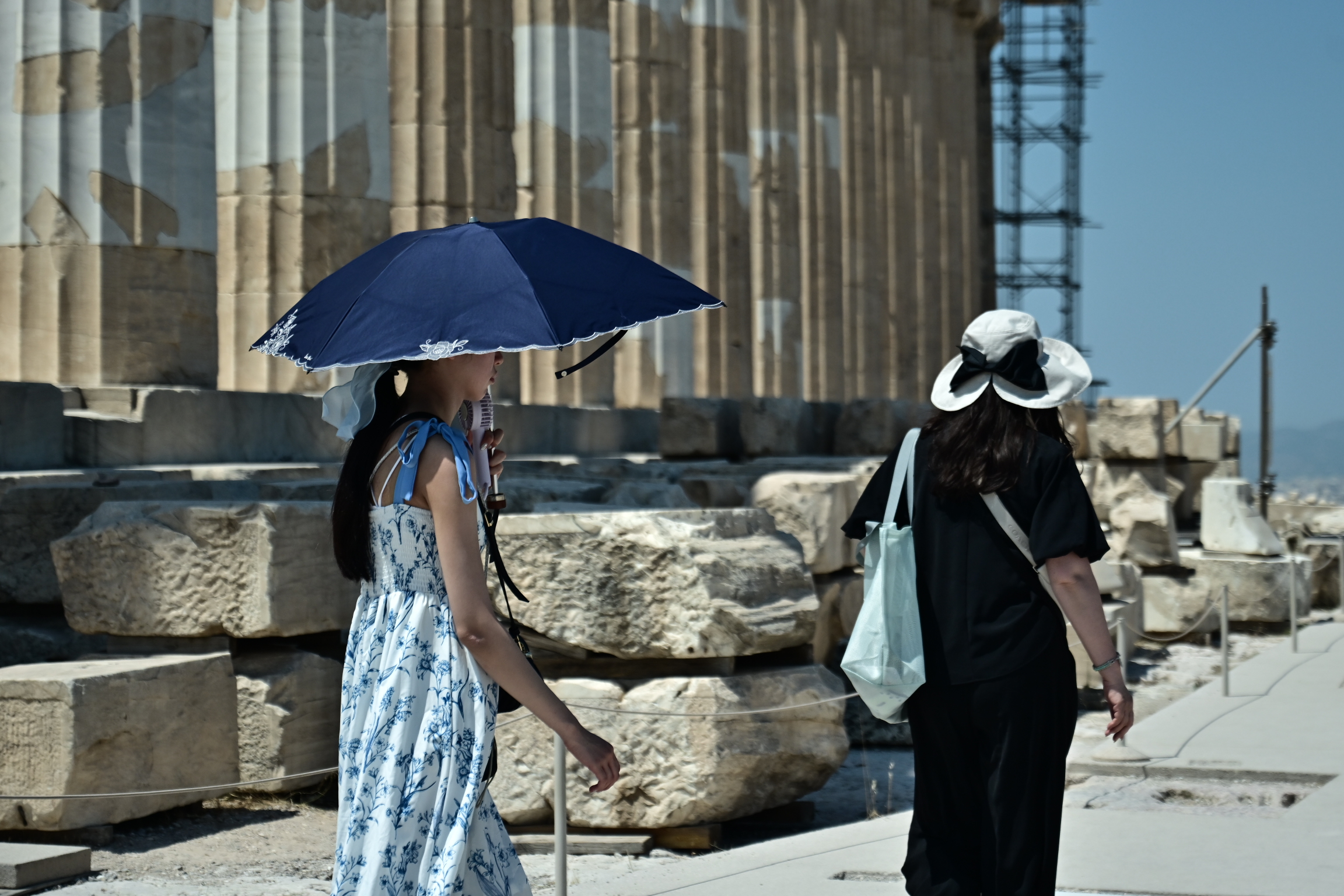 Επελαύνει με 40άρια ο καύσωνας: Πόσο θα διαρκέσει, ποιες περιοχές θα επηρεαστούν – Πρόγνωση από την Αν. Τυράσκη