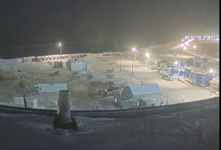 Πολική νύχτα στην Αλάσκα: Ο ήλιος στο Ουτκιάγκβικ θα ξαναβγεί στις 22 Ιανουαρίου 2026 – Εντυπωσιακό timelapse με την τελευταία ανατολή