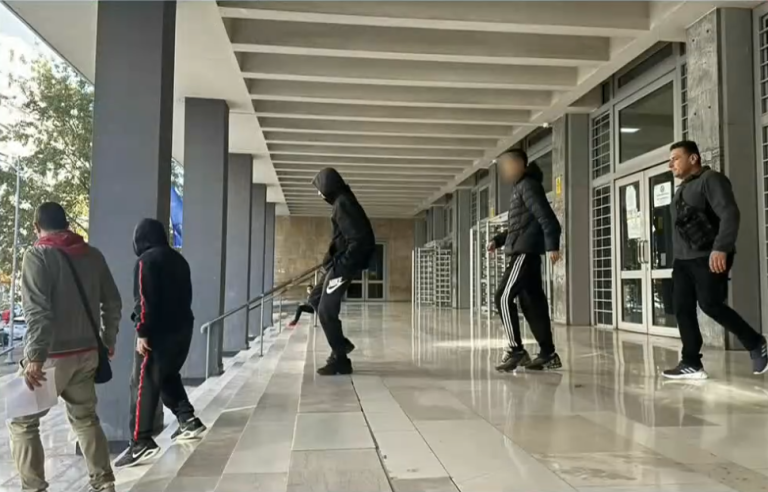 Θεσσαλονίκη: Απολογούνται οι τρεις ανήλικοι για την απόπειρα ληστείας στην Πυλαία- Αναζητείται ο ένας