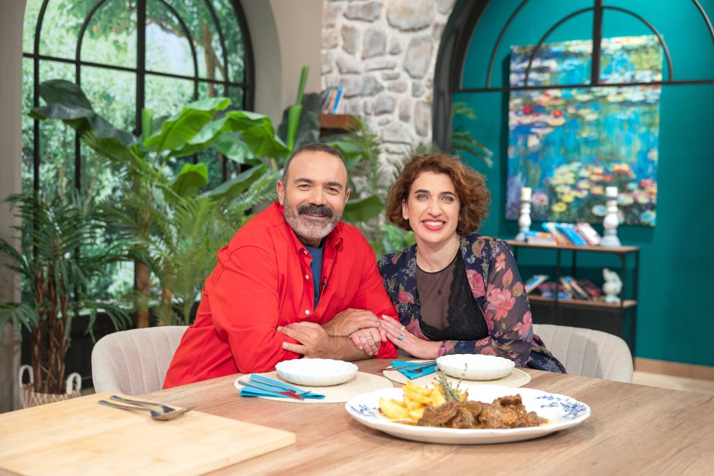 ΕΡΤ1: «ΠΟΠ Μαγειρική» με τον Ανδρέα Λαγό – Καλεσμένοι οι Χριστίνα Βραχάλη, Βασίλης Τσατσάκης, Σοφία Μανουσάκη, Δανάη Λουκάκη, Σπύρος Σπυράκος