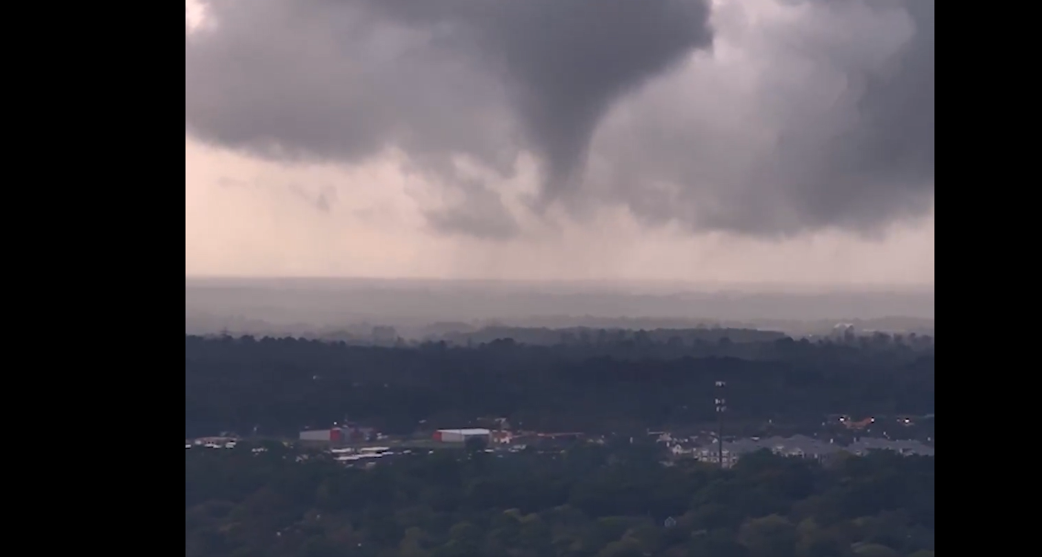 ΗΠΑ: Ανεμοστρόβιλος έπληξε τα προάστια του Χιούστον – Πάνω από 100 κατοικίες κατεστραμμένες