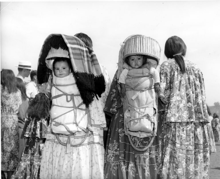 Reparenting: Αγκαλιάζοντας το παιδί που έχουμε μέσα μας