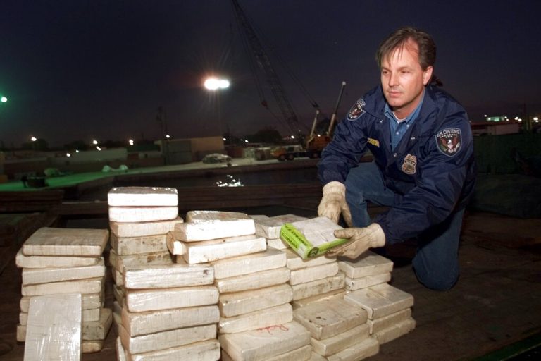 Βολιβία: Η νέα κεντροδεξιά κυβέρνηση αναγγέλλει την επιστροφή της DEA στη χώρα