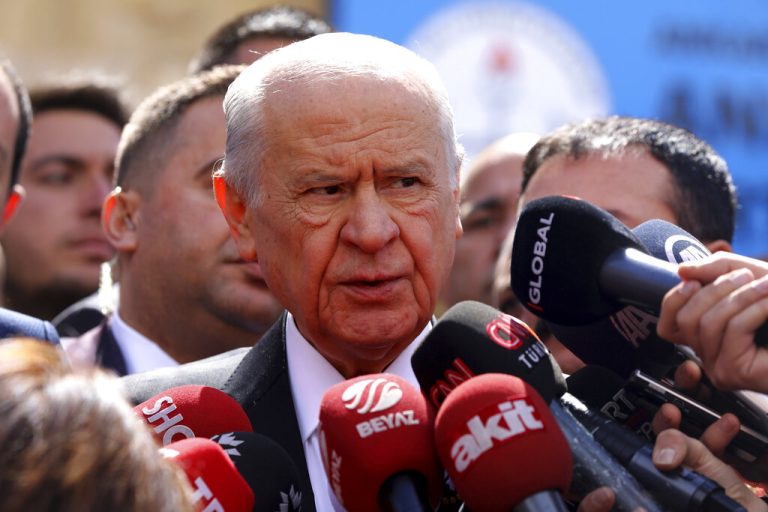 Μπαχτσελί: Στήριξη στην αποφυλάκιση Ντεμιρτάς και νέο βήμα στο Κουρδικό