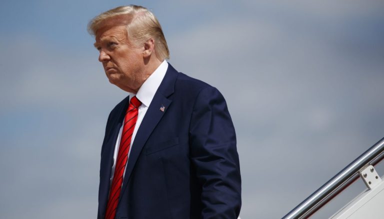 Ο Τραμπ απαιτεί δημόσια συγγνώμη από το BBC και απειλεί με αγωγή 1 δισ. δολαρίων για το μονταρισμένο βίντεο