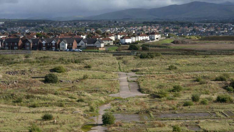 Ουαλία: Εκτροχιασμός τρένου στην Κιούμπρια– Μεγάλη κινητοποίηση σωστικών συνεργείων στο χωριό Σαπ