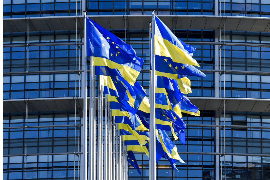 Οι χώρες της ΕΕ αναζητούν επειγόντως εναλλακτικό σχέδιο για τη χρηματοδότηση της Ουκρανίας