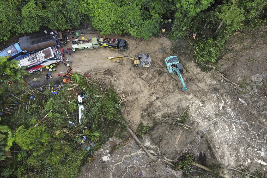 Ινδονησία: Φονικές πλημμύρες στη Σουμάτρα – Τουλάχιστον 19 νεκροί και 20 αγνοούμενοι