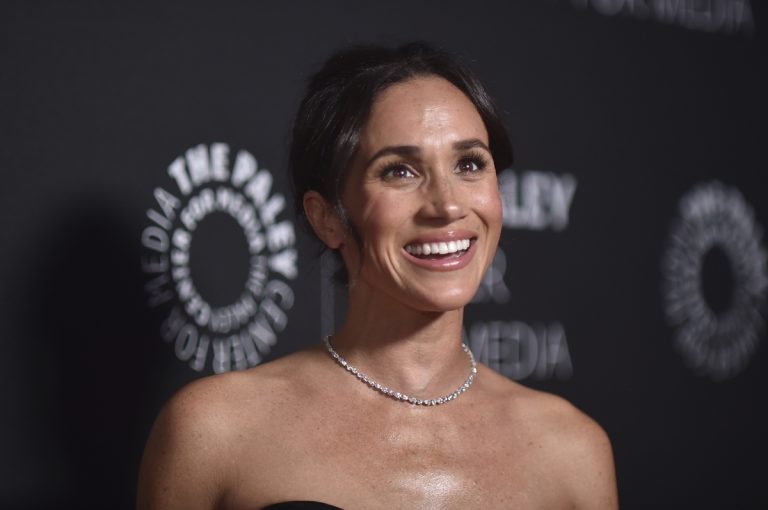 Netflix: Πρώτη ματιά στο εορταστικό τρέιλερ του «With Love, Meghan»