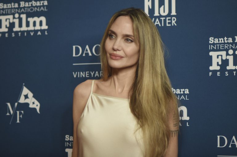 Ουκρανία: Επίσκεψη της Αντζελίνα Τζολί στη Χερσώνα 