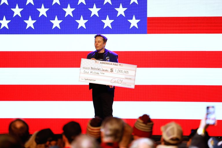 Τι θα μπορούσε να αγοράσει ο Μασκ με ένα τρισ. δολάρια