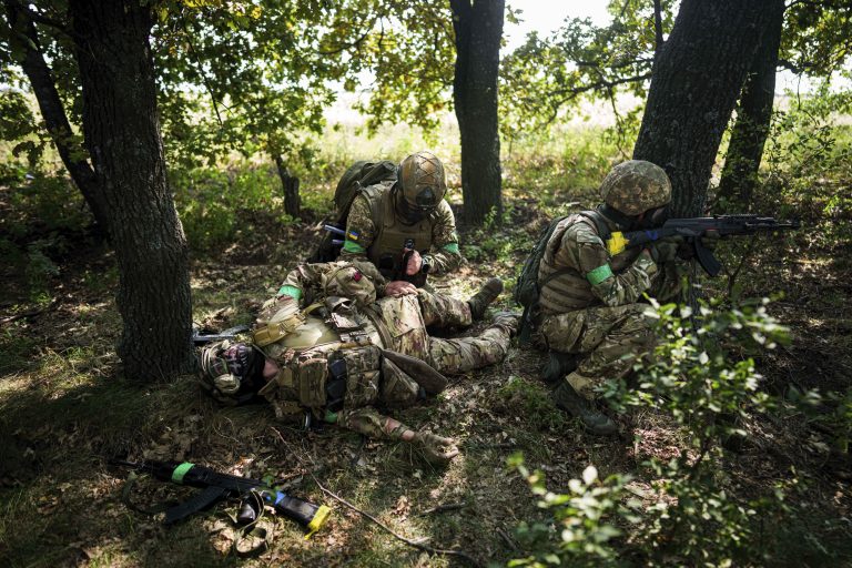 Ρωσία: Τα ουκρανικά στρατεύματα σε Ποκρόφκ και Κουπιάνσκ πρέπει να παραδοθούν για να σωθούν