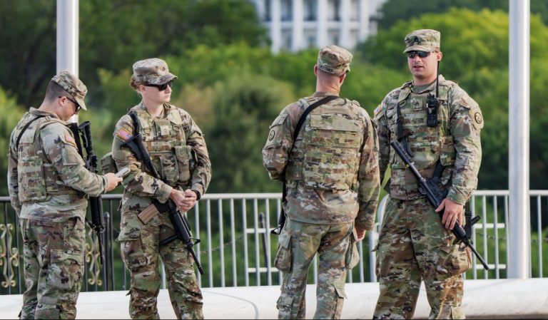 Αποσύρονται στρατιώτες της Εθνοφρουράς από Σικάγο και Πόρτλαντ, σύμφωνα με τους New York Times