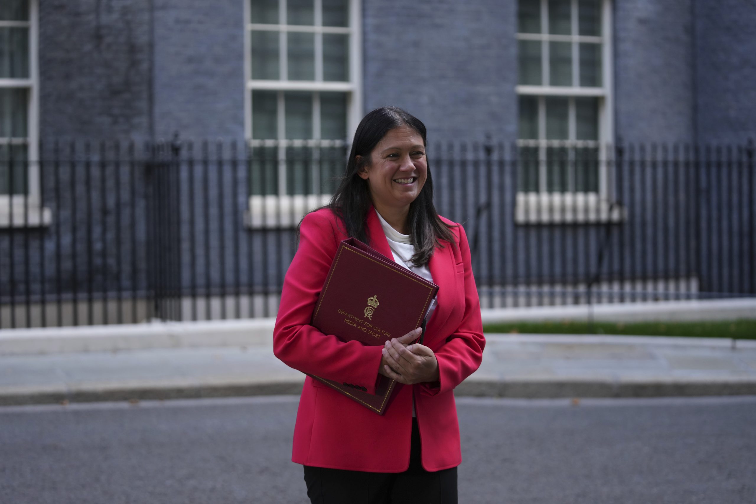 Βρετανίδα ΥΠΠΟ: Η κυβέρνηση στηρίζει θεσμικά και πολιτικά το BBC ως πυλώνα της δημόσιας ενημέρωσης