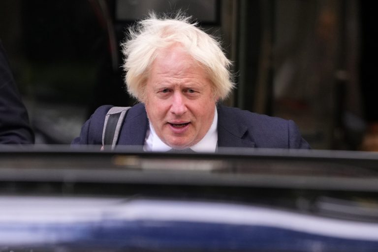 Βρετανία: Έρευνα καταλογίζει στον Μπόρις Τζόνσον «χαοτική» διαχείριση της Covid με αυξημένους θανάτους
