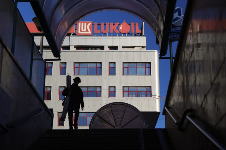 Αβέβαιο το μέλλον της Lukoil στη Βόρεια Μακεδονία
