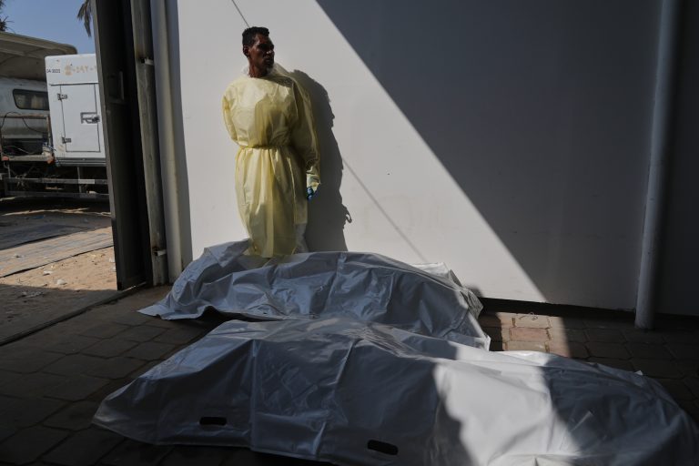 Γάζα: Το υπουργείο Υγείας παρέλαβε τα λείψανα 15 Παλαιστινίων στο πλαίσιο της συμφωνίας για κατάπαυση πυρός