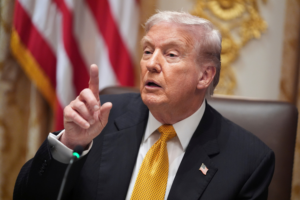 «Διεφθαρμένοι δημοσιογράφοι»: Η πρώτη αντίδραση του Τραμπ μετά τις παραιτήσεις στο BBC