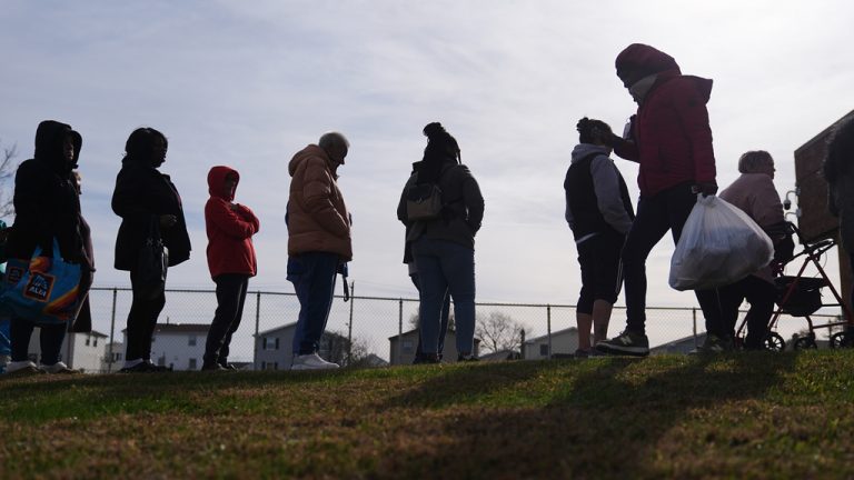 ΗΠΑ – Shutdown: Το Ανώτατο Δικαστήριο πάγωσε τα επιδόματα για την αγορά τροφίμων σε εκατομμύρια Αμερικανούς με χαμηλό εισόδημα