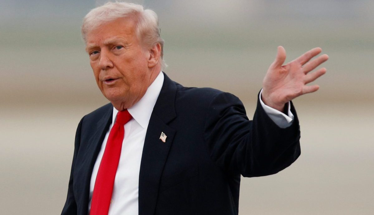 Ο Τραμπ κηρύσσει Εβδομάδα Αντικομμουνισμού και απειλεί με παρακράτηση μισθών ελεγκτές εναέριας κυκλοφορίας εν μέσω shutdown