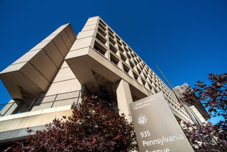 FBI: Διερευνά Δημοκρατικούς βουλευτές και γερουσιαστές που κάλεσαν τις ένοπλες δυνάμεις να μην υπακούσουν σε «παράνομες εντολές» της κυβέρνησης Τραμπ