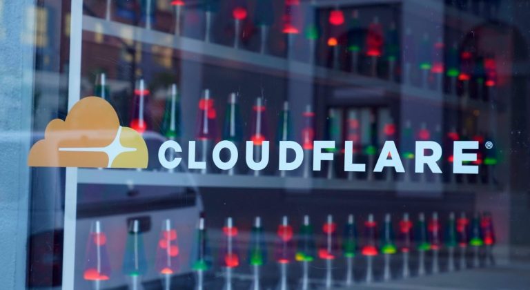Τι είναι το Cloudflare και πώς μια «αόρατη» υπηρεσία παρέλυσε το ίντερνετ παγκοσμίως