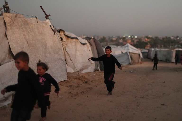 Γάζα: Τουλάχιστον δύο παιδιά σκοτώνονται κάθε ημέρα από τότε που εφαρμόστηκε η εκεχειρία