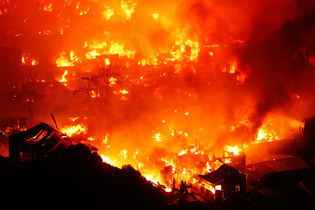 Χιλιάδες άνθρωποι έμειναν άστεγοι μετά από πυρκαγιά σε παραγκούπολη του Μπαγκλαντές