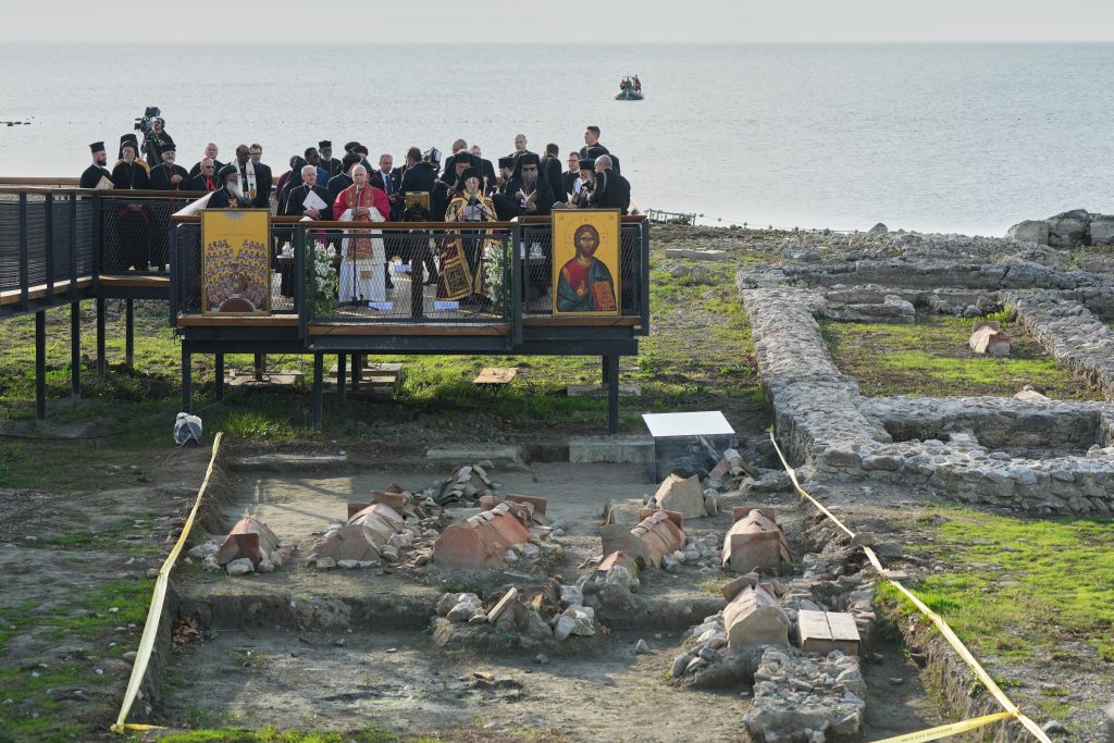 Live η ιστορική και συμβολική επίσκεψη του Οικουμενικού Πατριάρχη με τον Πάπα Λέοντα στη Νίκαια Βιθυνίας – Το Κοινό Προσκύνημα