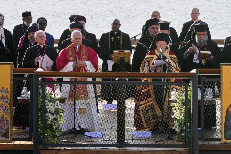 Κοινό κάλεσμα ενότητας στην ιστορική συνάντηση Πάπα και Πατριάρχη στη Νίκαια Βιθυνίας: «Να υπερβούμε τα σκάνδαλα της διαιρέσεως»