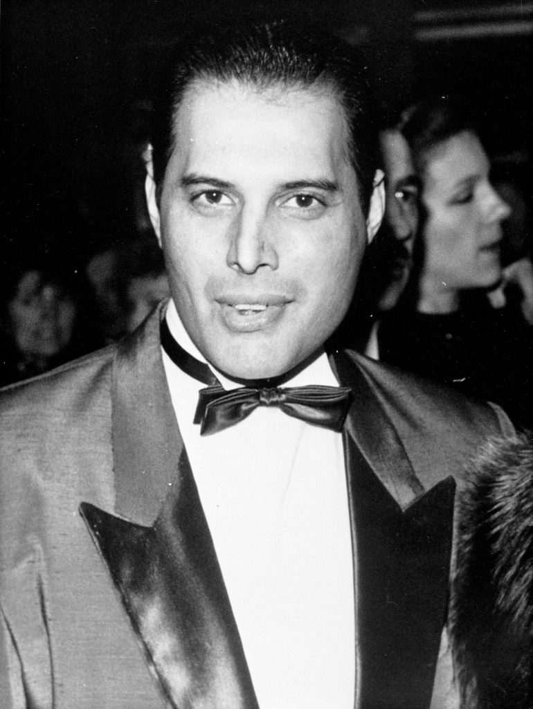 Φρέντι Μέρκιουρι: 34 χρόνια από τον θάνατο του – Η ταραχώδης ζωή του και η ανακοίνωση για το AIDS