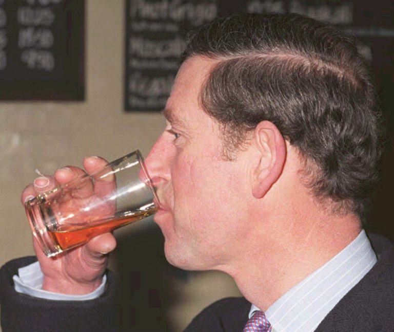 Βασιλικό ουίσκι: Νέα παραγωγή από τους κήπους του Καρόλου στο Γκλόστερσαϊρ