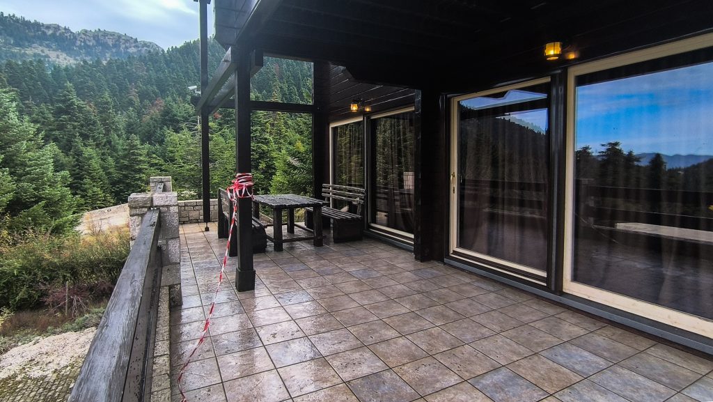 Ενέδρα θανάτου στο σαλέ της Αράχωβας – Το στοιχείο που αναζητά η Αστυνομία