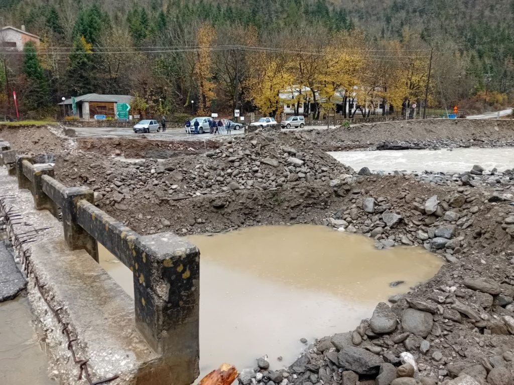 Σε εξέλιξη οι προσπάθειες αποκατάστασης των ζημιών και προσβασιμότητας στα χωριά του Ασπροποτάμου