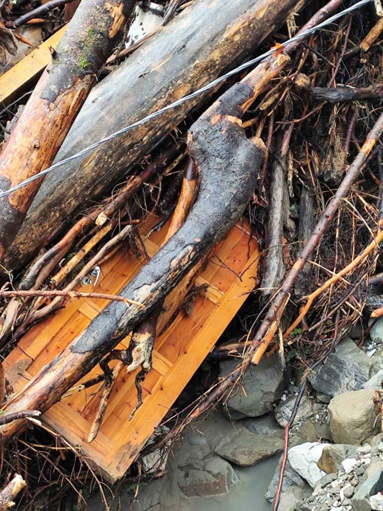 Σε εξέλιξη οι προσπάθειες αποκατάστασης των ζημιών και προσβασιμότητας στα χωριά του Ασπροποτάμου