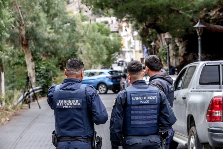 Βορίζια: Στο «κενό» οι προσπάθειες για σασμό – Αμφίβολη η επιστροφή της μητέρας της 56χρονης – Η ΕΛΑΣ αναζητά όπλα σε σπηλιές και μνήματα