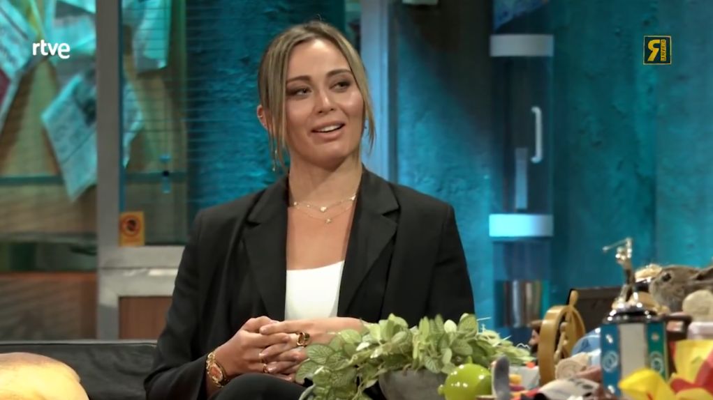 Η πρώην σύντροφος του Τσιτσιπά Πάουλα Μπαντόσα δηλώνει single: «Μεγαλύτερη, σοφότερη και πιο όμορφη από ποτέ»