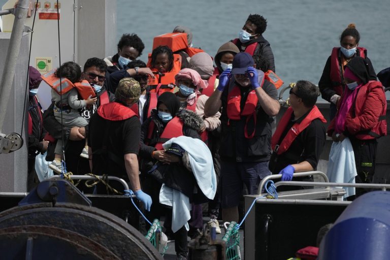 Μεταρρύθμιση ασύλου στη Βρετανία: 20 χρόνια για μόνιμη παραμονή