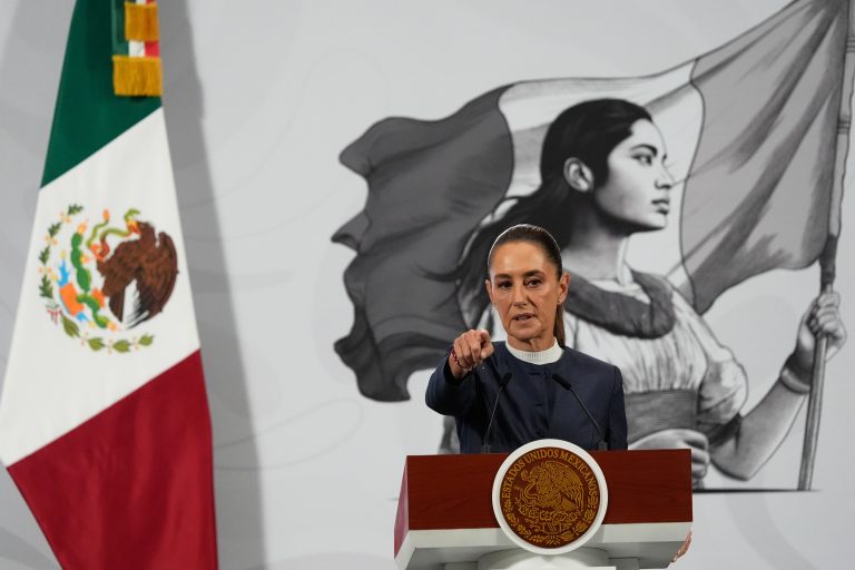 «Persona non grata» στο Περού η πρόεδρος του Μεξικού Κλαούντια Σέινμπαουμ