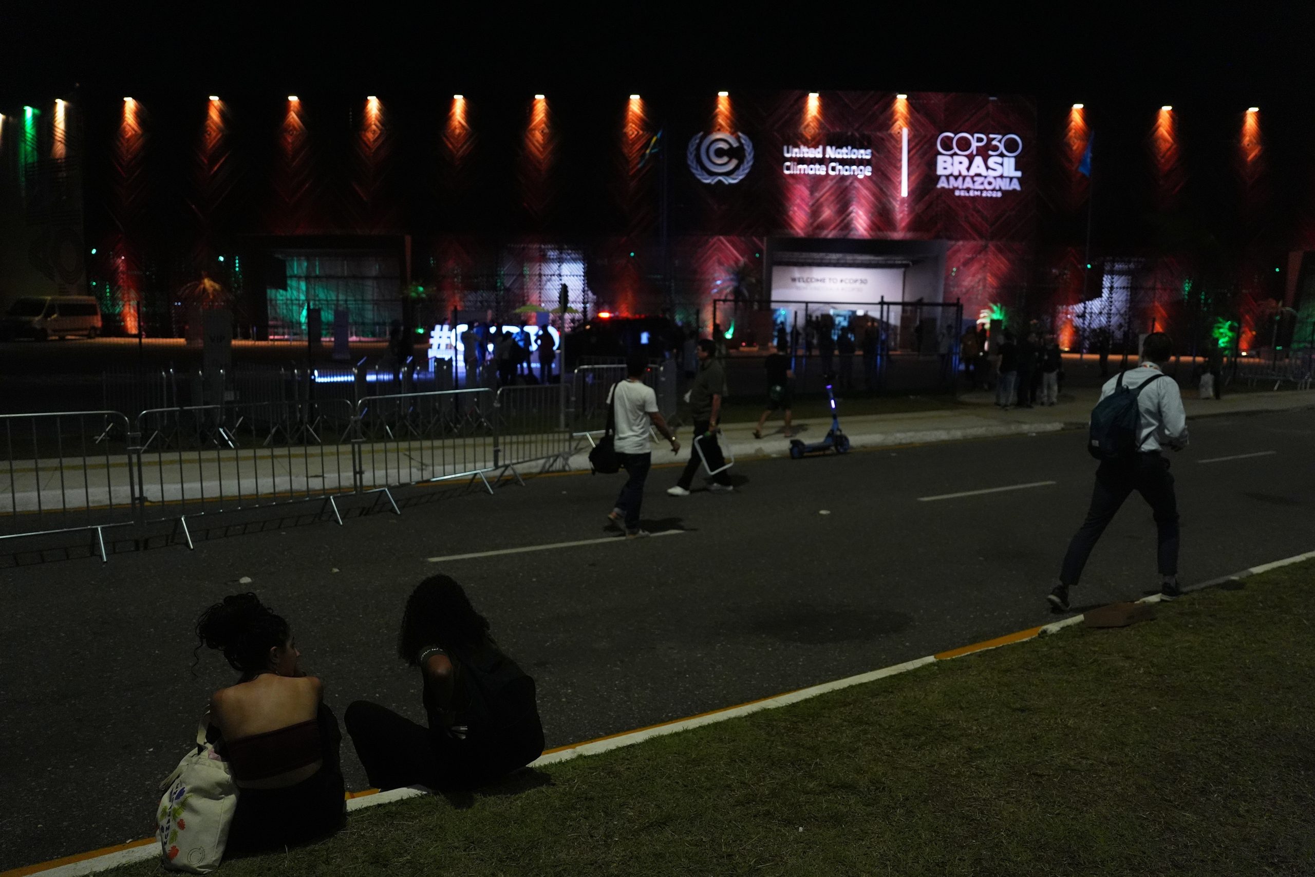 Greenpeace: Εκτός του επίσημου αποτελέσματος της COP30 και φέτος η προστασία του κλίματος και των δασών