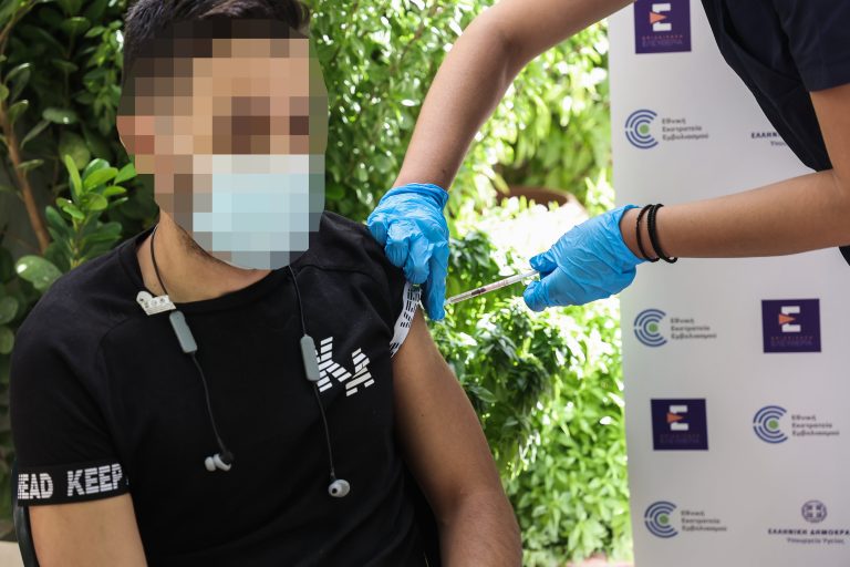 Έρευνα διαπιστώνει υψηλότερο σπάνιο κίνδυνο καρδιακών επιπλοκών σε παιδιά λόγω COVID-19 αν δεν έχουν εμβολιαστεί