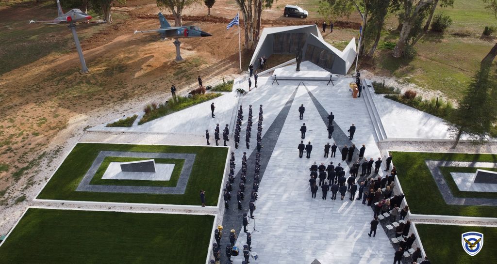 Στην τελετή εορτασμού του Προστάτη της Πολεμικής Αεροπορίας στη Σχολή Ικάρων ο Πρόεδρος της Δημοκρατίας – Επιμνημόσυνη δέηση στην αεροπορική βάση Δεκέλειας