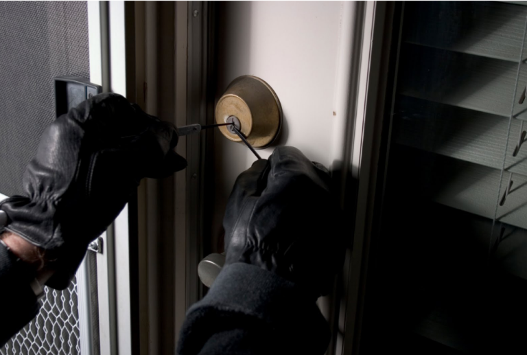 Θεσσαλονίκη: Διαρρήκτες στην προσπάθειά τους να διαφύγουν έπεσαν από μπαλκόνι έξι μέτρων- Νοσηλεύονται στο Παπαγεωργίου