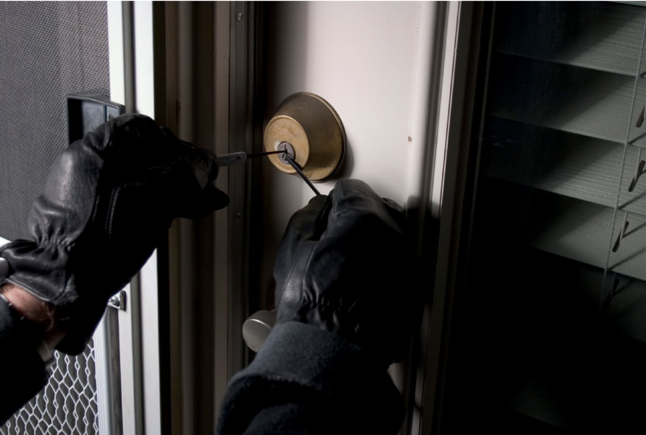 Θεσσαλονίκη: Διαρρήκτες στην προσπάθειά τους να διαφύγουν έπεσαν από μπαλκόνι έξι μέτρων- Νοσηλεύονται στο Παπαγεωργίου