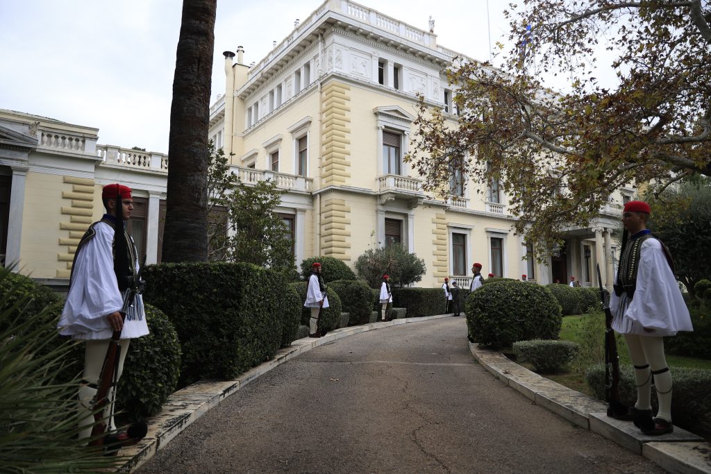 Στο προεδρικό μέγαρο η νέα πρέσβης των ΗΠΑ – Τα διαπιστευτήριά της επέδωσε η Κίμπερλι Γκίλφοϊλ