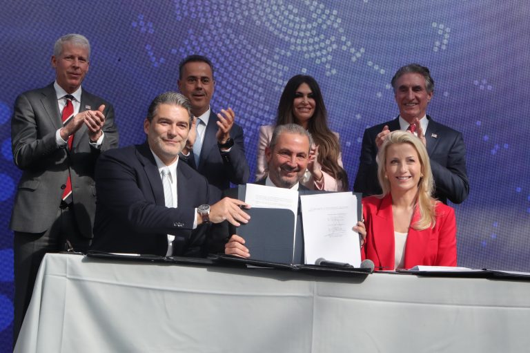 Ζάππειο: Υπεγράφη η συμφωνία για αγορά υγροποιημένου φυσικού αερίου από τις ΗΠΑ για την ΝΑ Ευρώπη