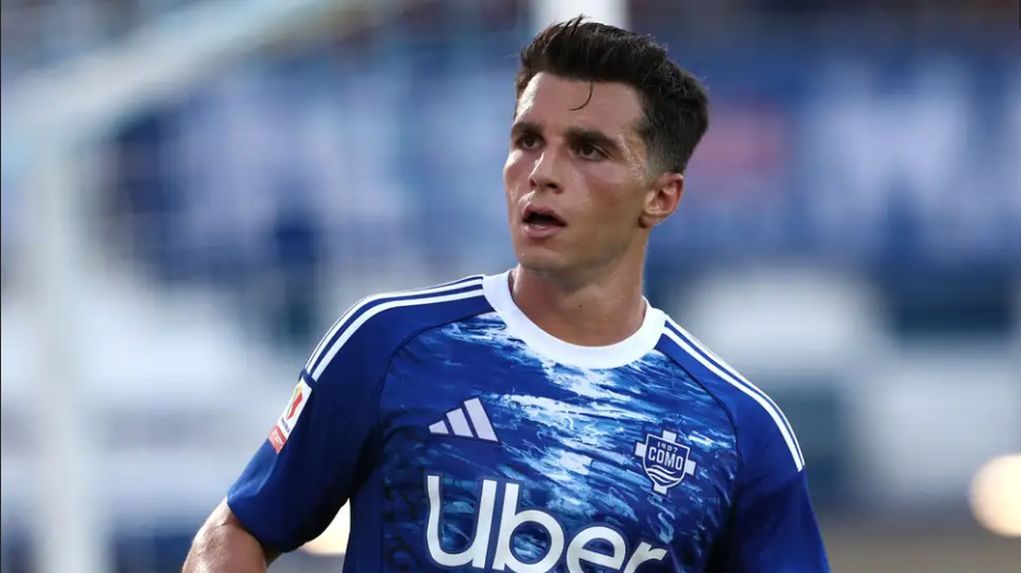 Ιταλία: O Δουβίκας άνοιξε το δρόμο για τη νίκη της Κόμο, 2-0 την Σασουόλο