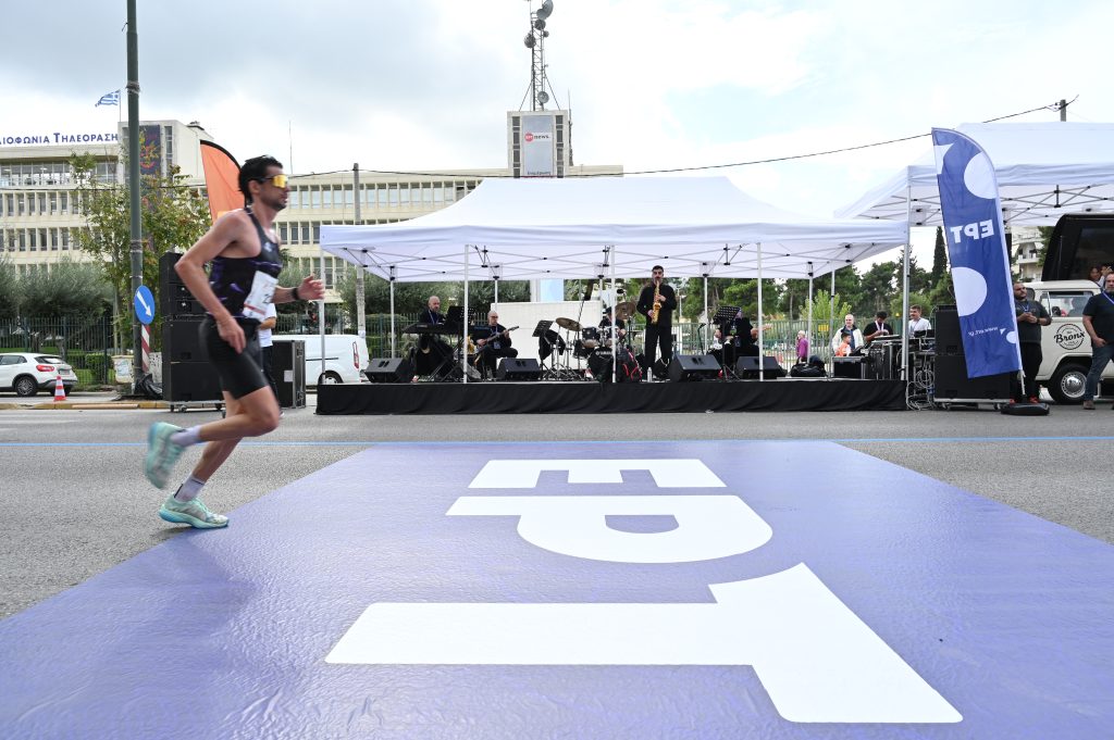 42ος Αυθεντικός Μαραθώνιος: Με το μήνυμα «κάθε βήμα, μία νίκη» έτρεξαν οι εργαζόμενοι της ΕΡΤ